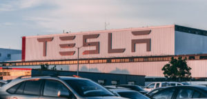 Read more about the article Tesla Solar Roof Tiles vs Solar Panels